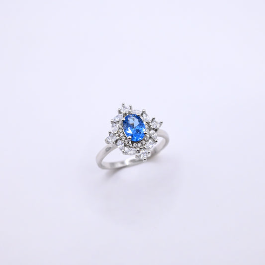 925 Ayar Gümüş Oval Kesim Safir Taşlı Yan Taşları Zirkon Yüzük