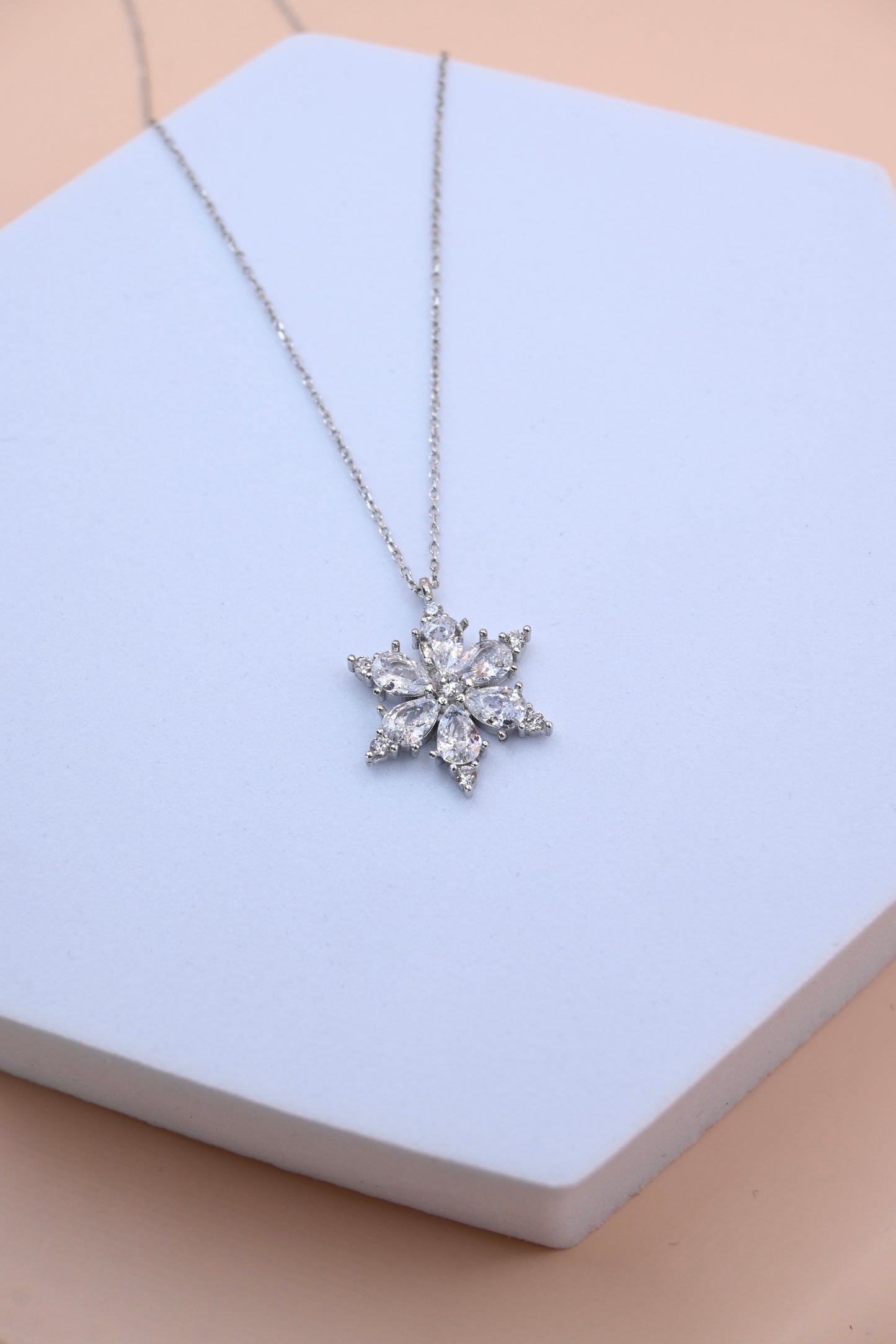 925 Ayar Gümüş Lotus Çiçeği Kolye