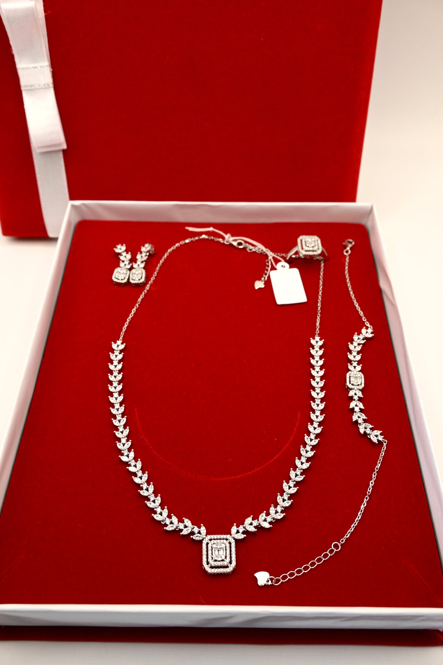 925 Ayar Gümüş Su Yolu Baget Model İthal Zirkon Taşlı Kolye, Bileklik, Küpe, Yüzük Düğün Takı Seti