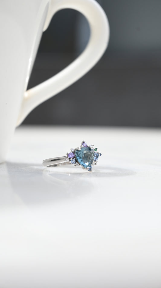 925 Ayar Gümüş Aqua Light Taşlı Yan Taşları Zirkon Yüzük