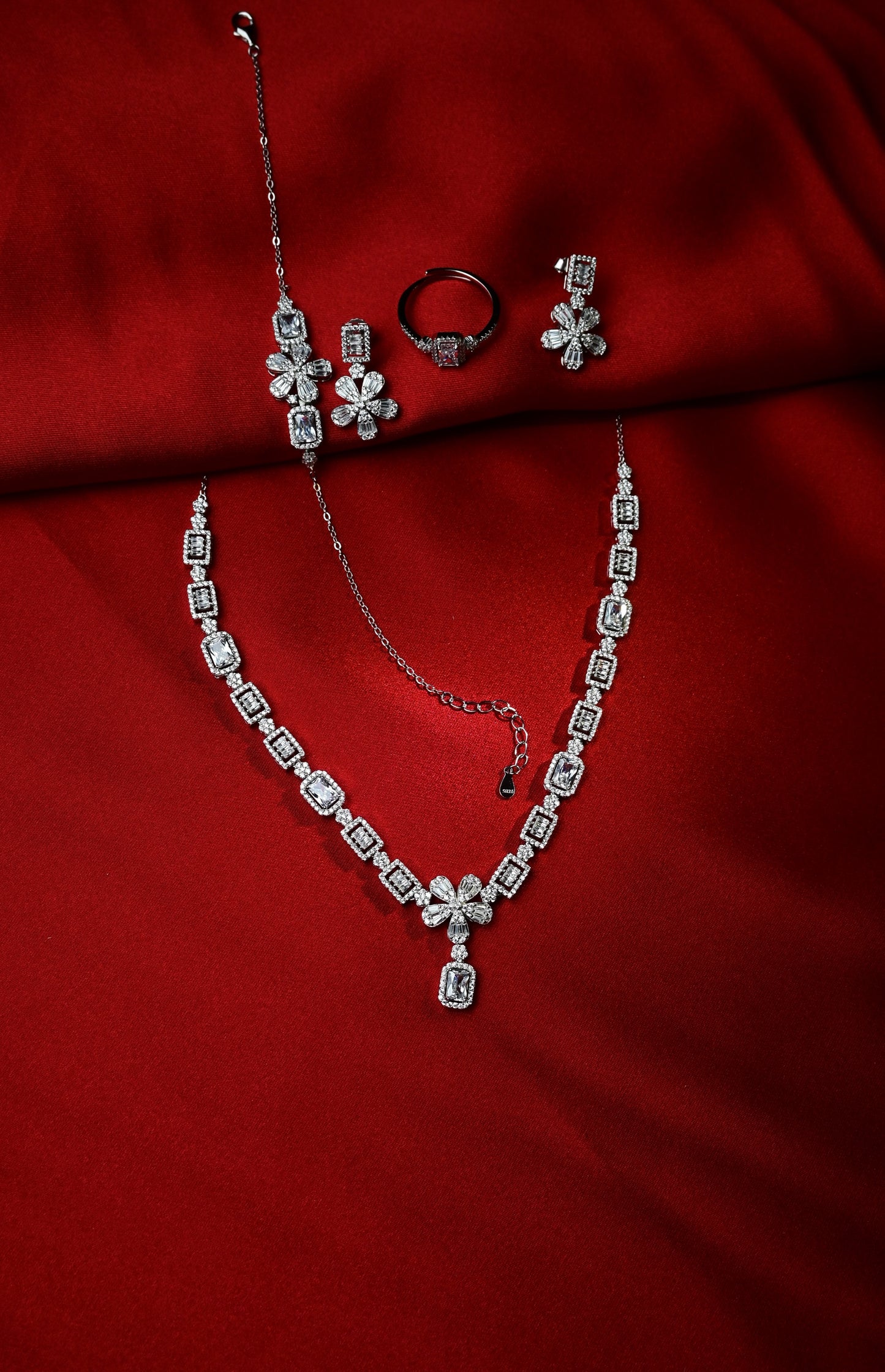 925 Ayar Gümüş Çiçek Desen Zirkon Taşlı 4'lü Set