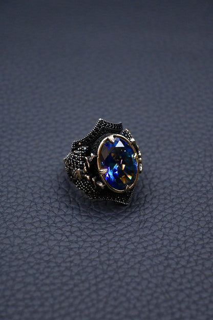 925 Ayar Mistik Topaz Taşlı Yanları Zirkon Taş İşlemeli Kılıç Motif Erkek Yüzük
