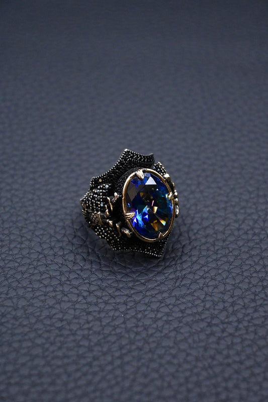 925 Ayar Mistik Topaz Taşlı Yanları Zirkon Taş İşlemeli Kılıç Motif Erkek Yüzük