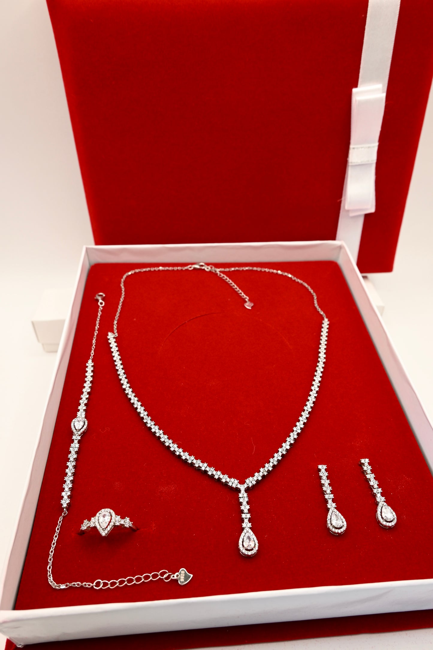 925 Ayar Gümüş Su Yolu Damla Model İthal Zirkon Taşlı Kolye, Bileklik, Küpe, Yüzük Düğün Takı Seti